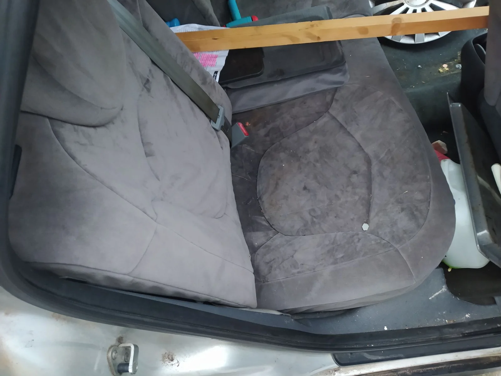 Foto de ENGANCHE CINTURON TRASERO DERECHO CITROEN C5 BERLINA 2.0 HDi (109 CV / 80 KW)