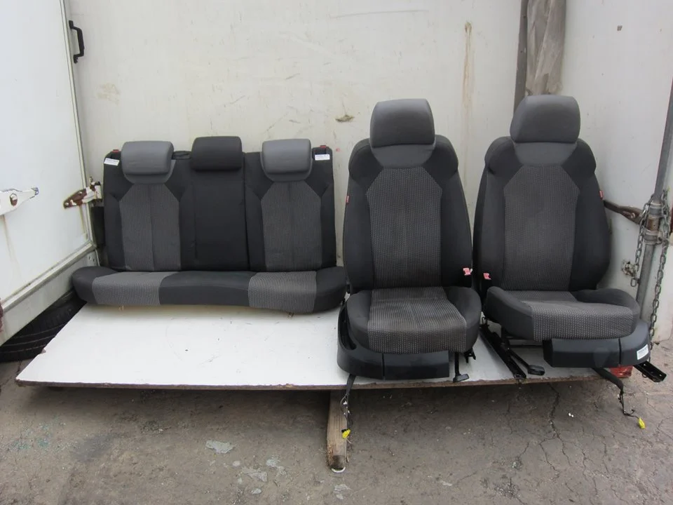 Foto de JUEGO ASIENTOS COMPLETO SEAT LEON (1P1) 1.6 TDI (105 CV / 77 KW) referencia 1K4881105
