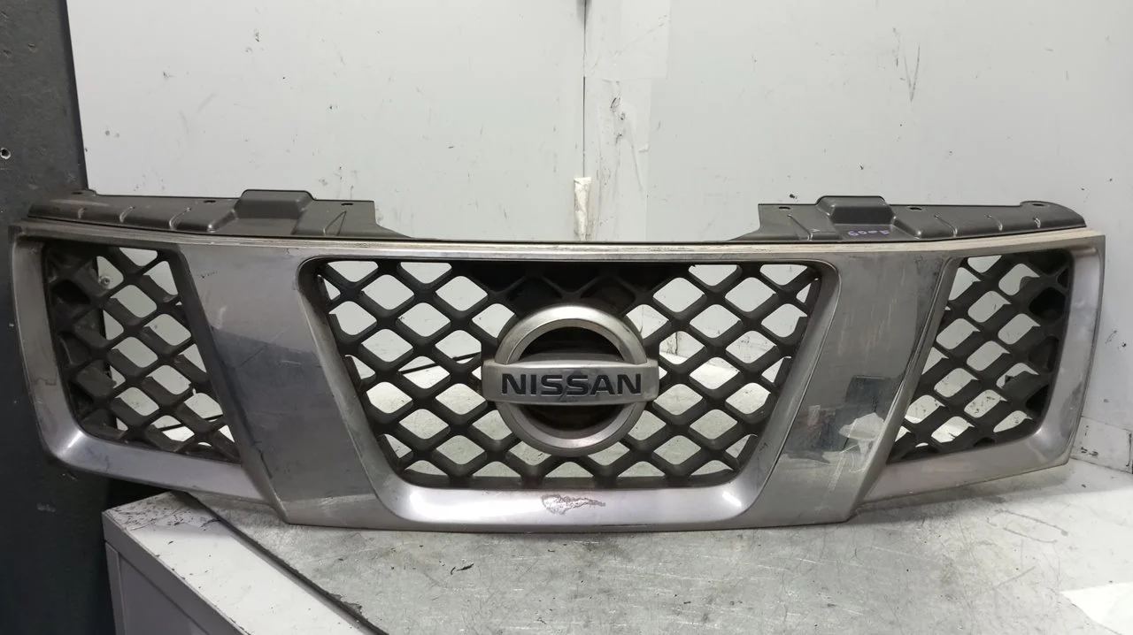 Foto de REJILLA DELANTERA NISSAN PATHFINDER (R51) 2.5 dCi Diesel CAT (171 CV / 126 KW) referencia 2310EBXXX