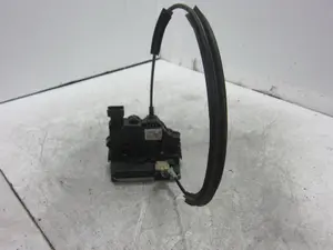 Foto de CERRADURA PUERTA DELANTERA DERECHA OPEL CORSA D 1.2 16V CAT (Z 12 XEP / LB4) (80 CV / 59 KW) referencia 13258274 foto 6