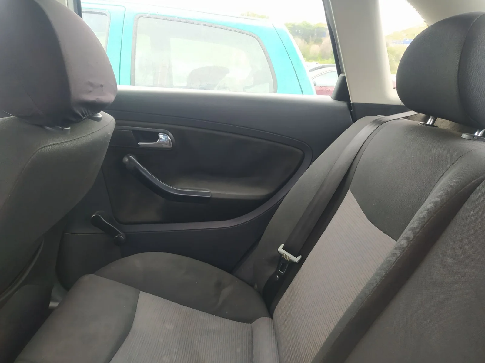 Foto de MANETA ELEVALUNAS TRASERA DERECHA SEAT CORDOBA BERLINA (6L2) 1.4 16V (101 CV / 74 KW)