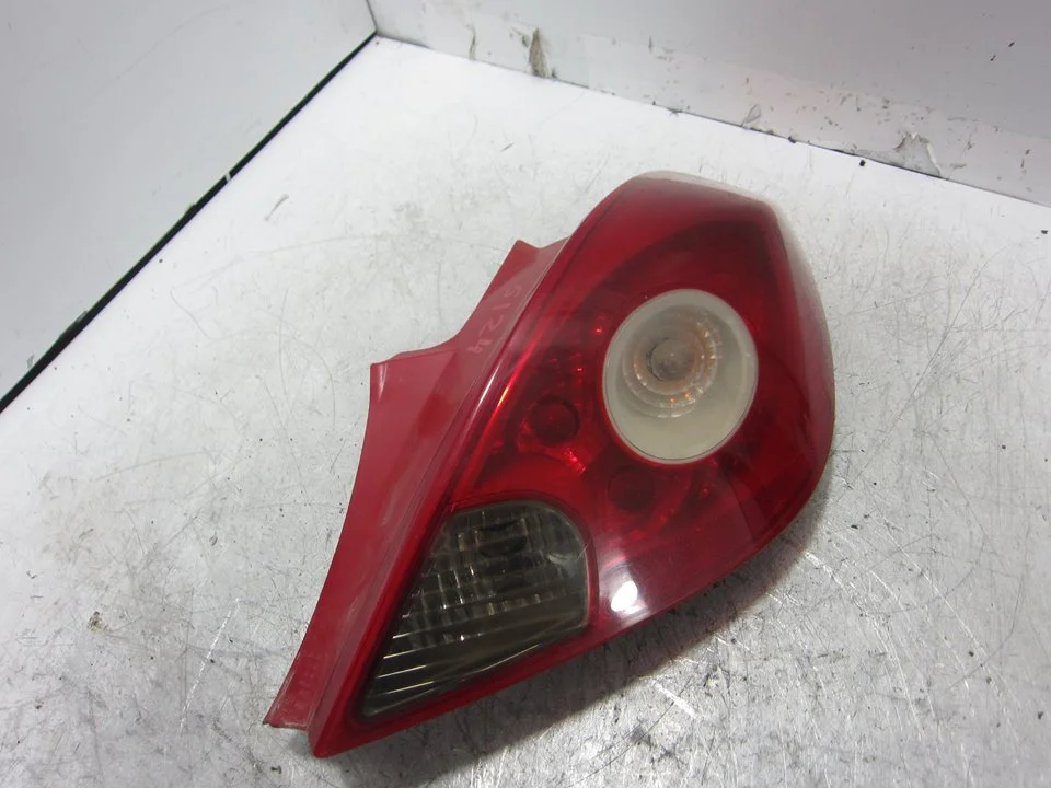 Foto de PILOTO TRASERO DERECHO OPEL CORSA D 1.3 16V CDTI CAT (Z 13 DTH / L4I) (90 CV / 66 KW) referencia 89038961A