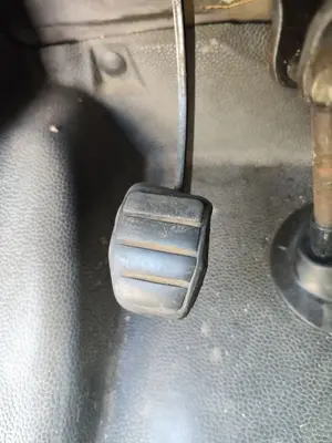 Foto de PEDAL EMBRAGUE NISSAN INTERSTAR (X70) 2.5 dCi Diesel CAT (114 CV / 84 KW)