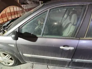 Foto de PUERTA DELANTERA IZQUIERDA RENAULT SCENIC II (JM) 1.5 dCi Diesel (106 CV / 78 KW) referencia 801015506R foto 5