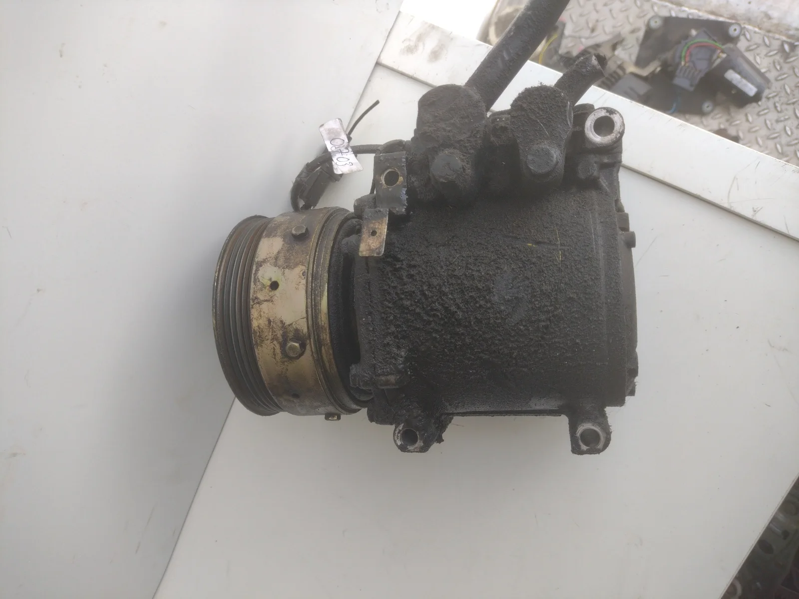 Foto de COMPRESOR AIRE ACONDICIONADO MITSUBISHI CARISMA BERLINA 4 (DA0) 1.8 16V CAT (116 CV / 85 KW) referencia MSC90C