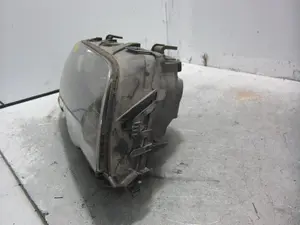 Foto de FARO DERECHO BMW SERIE 3 BERLINA (E46) 1.9 CAT (118 CV / 87 KW) referencia 63127165770 foto 3
