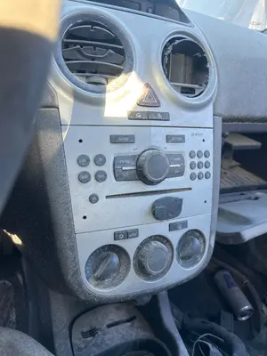 Foto de SISTEMA AUDIO / RADIO CD OPEL CORSA D 1.3 16V CDTI (75 CV / 55 KW)