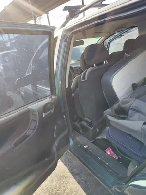 Foto de GOMAS CONTORNO PUERTA OPEL ZAFIRA A 2.0 DTI (101 CV / 74 KW)