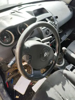 Foto de VOLANTE RENAULT MEGANE II BERLINA 5P 1.6 CAT (113 CV / 83 KW) referencia 8200276080