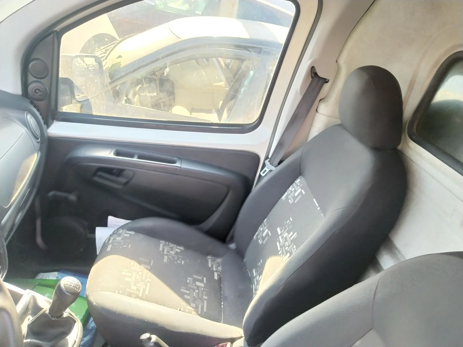 Foto de ASIENTO DELANTERO DERECHO FIAT III FIORINO (225) 1.3 16V JTD CAT (75 CV / 55 KW)