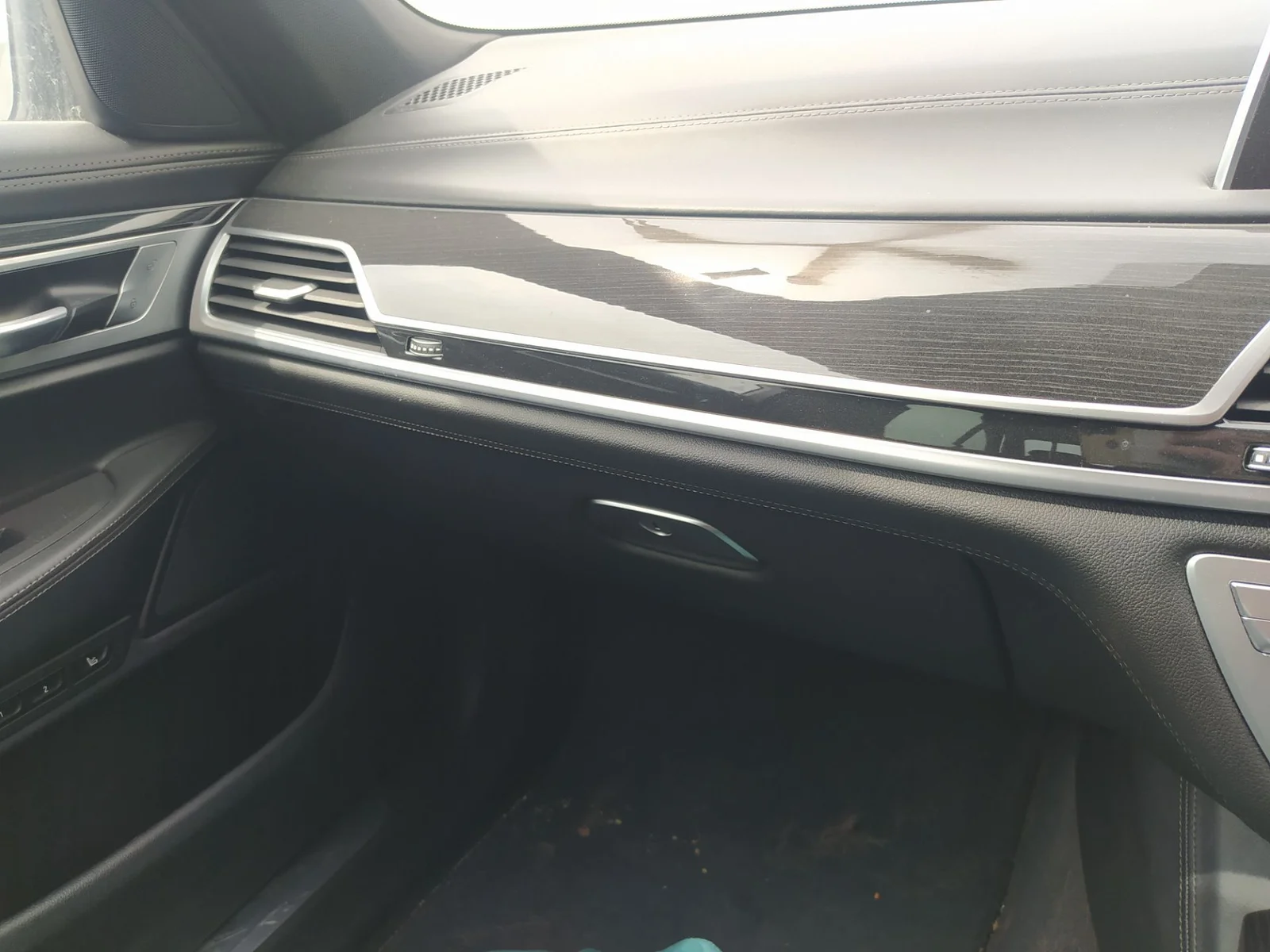 Foto de GUANTERA BMW SERIE 7 (G11/G12) 3.0 24V Turbodiesel (320 CV / 235 KW) referencia 51459299429
