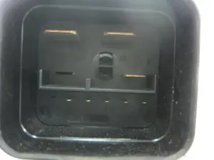 Foto de CAJA PRECALENTAMIENTO SEAT IBIZA BERLINA (6J5) 1.4 16V (86 CV / 63 KW) referencia 5J0919506 foto 4