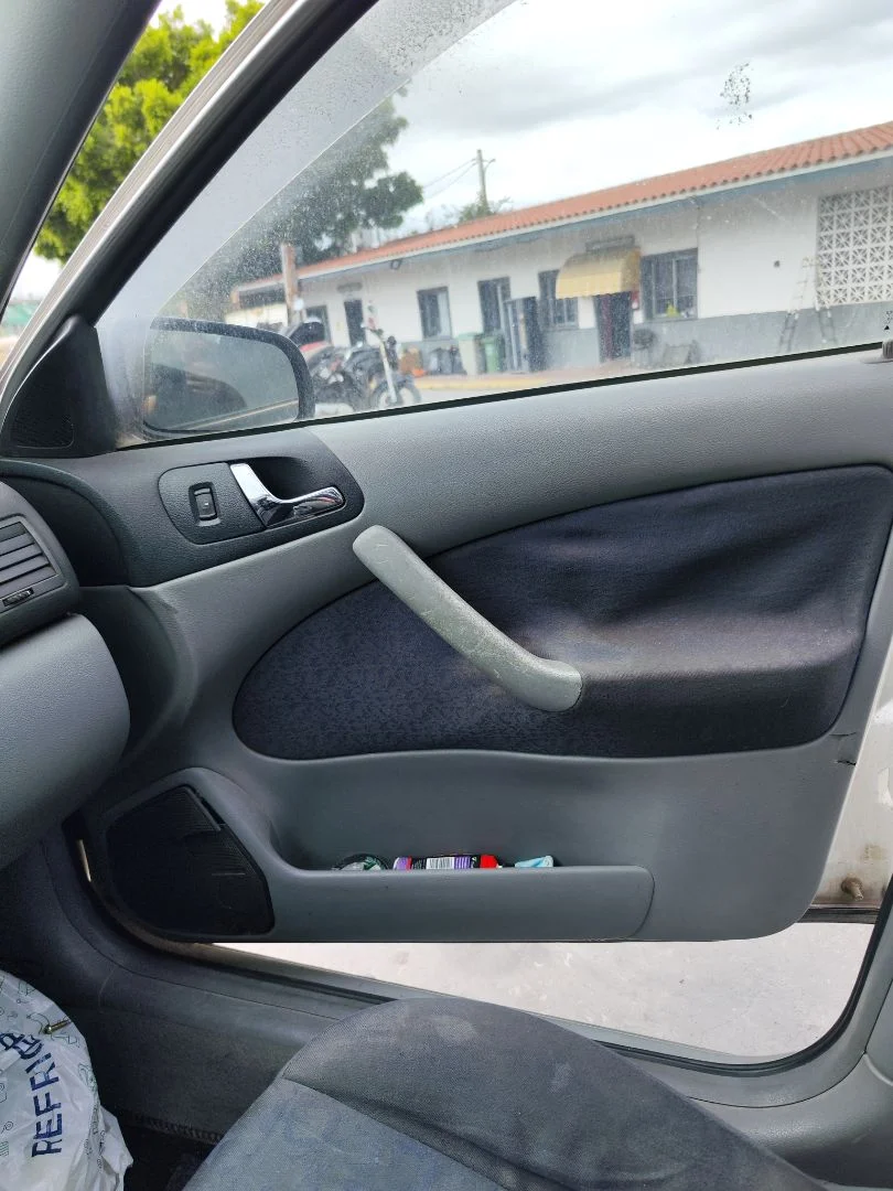 Foto de GUARNECIDO PUERTA DELANTERA DERECHA SKODA OCTAVIA BERLINA (1U2) 1.9 TDI (90 CV / 66 KW) referencia 1U4867012G