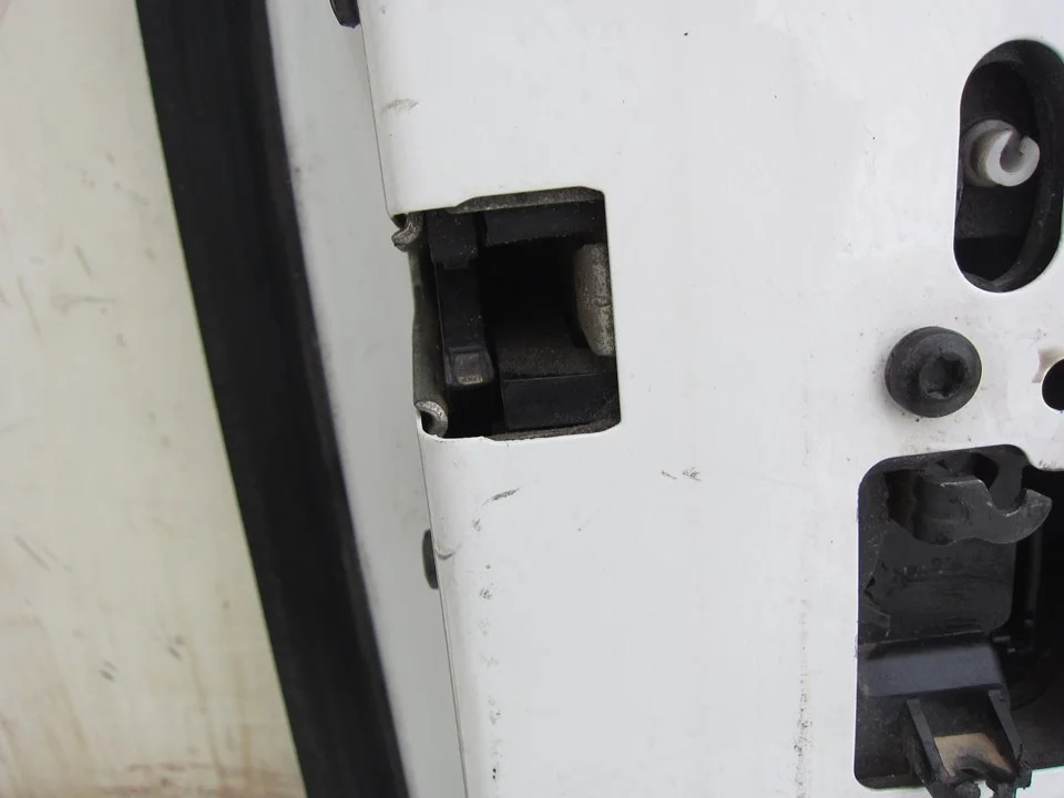 Foto de CERRADURA PUERTA DELANTERA IZQUIERDA BMW SERIE 1 BERLINA (E81/E87) 2.0 16V Diesel CAT (116 CV / 85 KW)