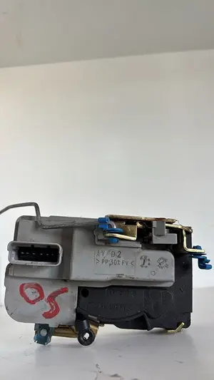 Foto de CERRADURA PUERTA DELANTERA DERECHA PEUGEOT PARTNER (S1)(07.1996) foto 3