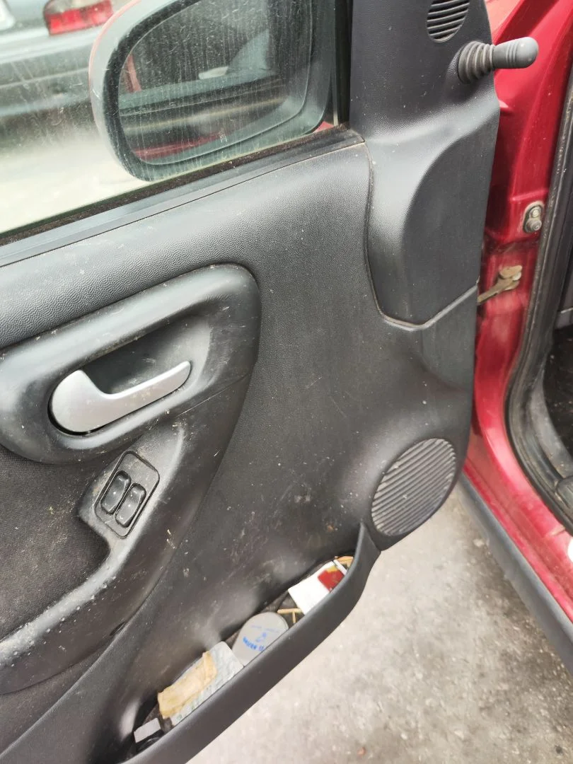 Foto de ELEVALUNAS DELANTERO IZQUIERDO OPEL CORSA C 1.2 16V CAT (Z 12 XEP / LB4) (80 CV / 59 KW)