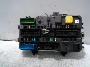 Foto de CAJA RELES / FUSIBLES OPEL ZAFIRA B 1.7 16V CDTI (110 CV / 81 KW) referencia 13268286