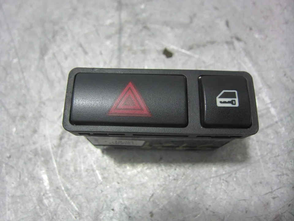 Foto de WARNING BMW SERIE 3 BERLINA (E46) 3.0 24V Turbodiesel CAT (184 CV / 135 KW) referencia 61318368920