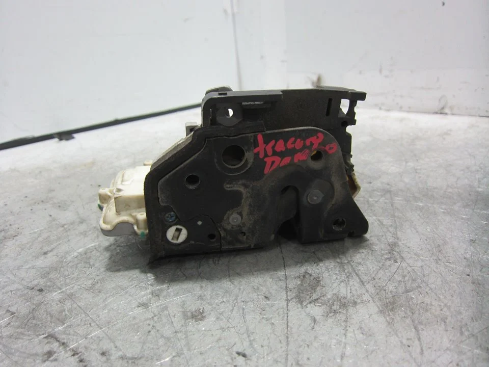 Foto de CERRADURA PUERTA TRASERA DERECHA SEAT LEON (1P1) 1.9 TDI (105 CV / 77 KW) referencia 1P0839016