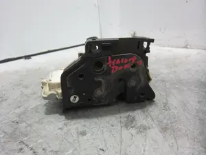 Foto de CERRADURA PUERTA TRASERA DERECHA SEAT LEON (1P1) 1.9 TDI (105 CV / 77 KW) referencia 1P0839016