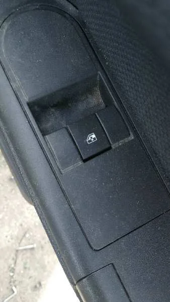 Foto de MANDO ELEVALUNAS DELANTERO DERECHO OPEL ASTRA H BERLINA 1.7 16V CDTI (101 CV / 74 KW) referencia 13228881