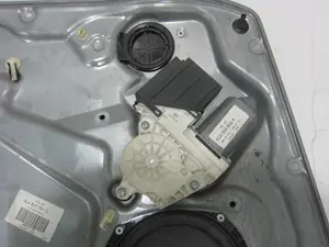 Foto de ELEVALUNAS DELANTERO IZQUIERDO SEAT IBIZA (6L1) 1.2 (64 CV / 47 KW) referencia 6L4837755J foto 3