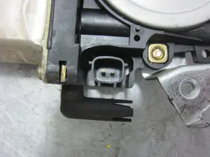 Foto de ELEVALUNAS DELANTERO DERECHO NISSAN X-TRAIL (T30) 2.2 16V Turbodiesel CAT (114 CV / 84 KW) referencia 8073089913 foto 3