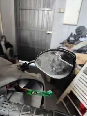 Foto de RETROVISOR DERECHO KAWASAKI ZZR 1400 1441 cm3 - 147.2 kW (0 CV / 0 KW)