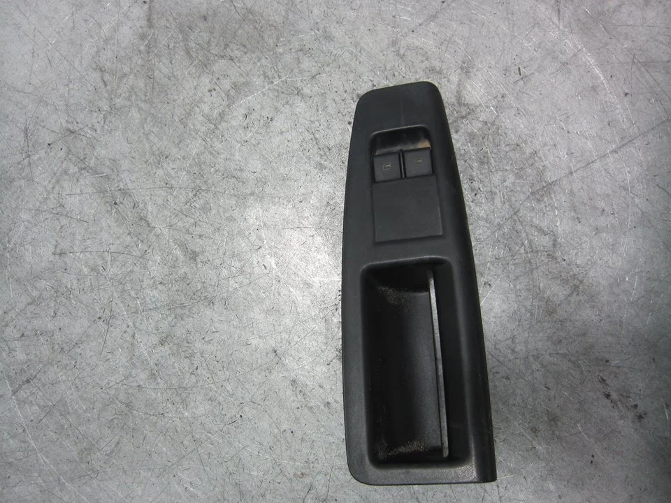 Foto de MANDO ELEVALUNAS DELANTERO IZQUIERDO VOLKSWAGEN POLO V (6C1) 1.0 (75 CV / 55 KW) referencia 6Q1867171E