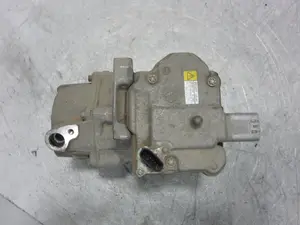 Foto de COMPRESOR AIRE ACONDICIONADO TOYOTA YARIS (XP13) Híbrido 74 kW (1.5 Ltr. - 55 kW 16V) (101 CV / 74 KW) referencia 0422001350 foto 3