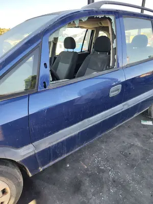 Foto de PUERTA DELANTERA IZQUIERDA OPEL ZAFIRA A 1.6 16V (101 CV / 74 KW) referencia 13189979
