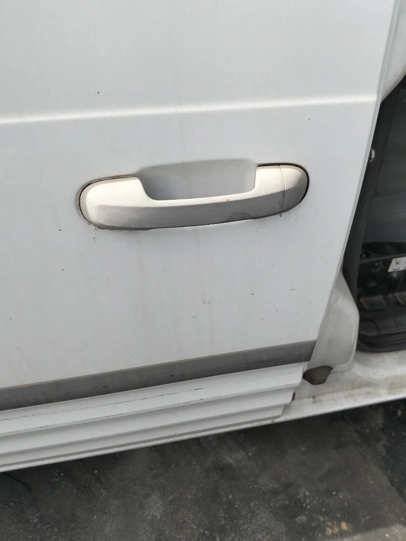 Foto de MANETA EXTERIOR LATERAL DERECHA FORD TRANSIT CONNECT (TC7) 1.8 TDCi CAT (110 CV / 81 KW)