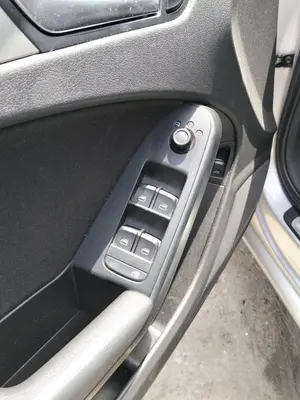 Foto de MANDO ELEVALUNAS DELANTERO IZQUIERDO AUDI A4 BERLINA (8K2) 2.0 16V TDI (143 CV / 105 KW)