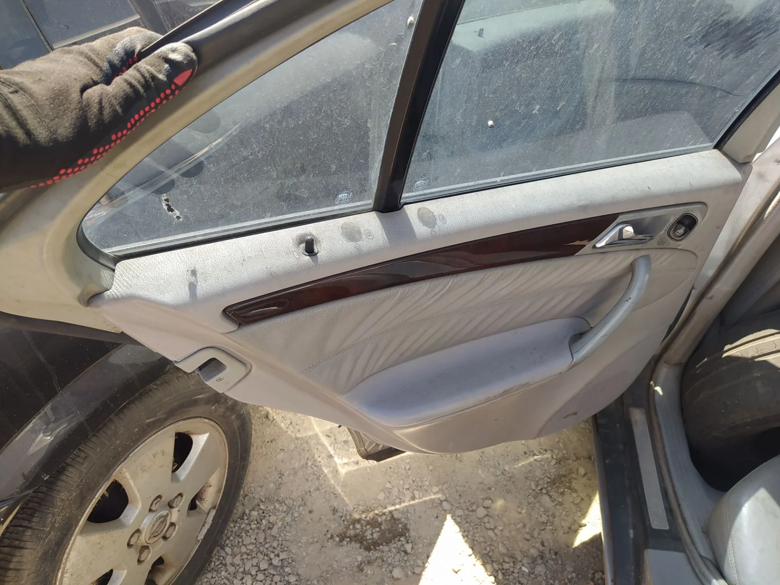 Foto de ELEVALUNAS TRASERO IZQUIERDO MERCEDES-BENZ CLASE C (BM 203) BERLINA 2.2 CDI CAT (143 CV / 105 KW) referencia A2037300346