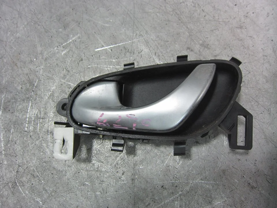 Foto de MANETA INTERIOR DELANTERA IZQUIERDA RENAULT KADJAR 1.3 TCE (159 CV / 117 KW) referencia 806714118R