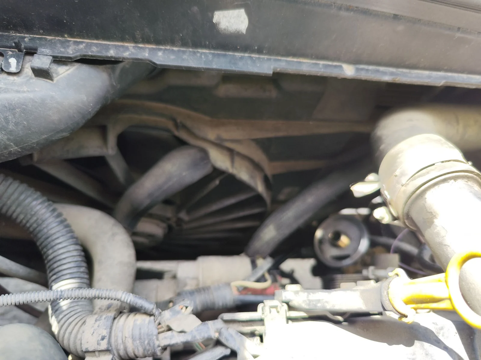 Foto de CONDENSADOR / RADIADOR AIRE ACONDICIONADO RENAULT MEGANE II GRANDTOUR 1.5 dCi Diesel CAT (86 CV / 63 KW)