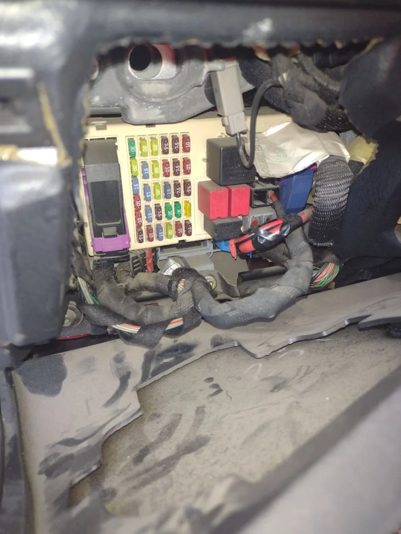 Foto de CAJA RELES / FUSIBLES ALFA ROMEO GT (125) 1.9 JTD (M) 16V CAT (150 CV / 110 KW)