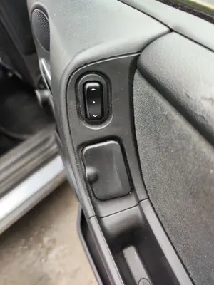 Foto de MANDO ELEVALUNAS TRASERO DERECHO OPEL ZAFIRA A 2.0 DTI (101 CV / 74 KW)
