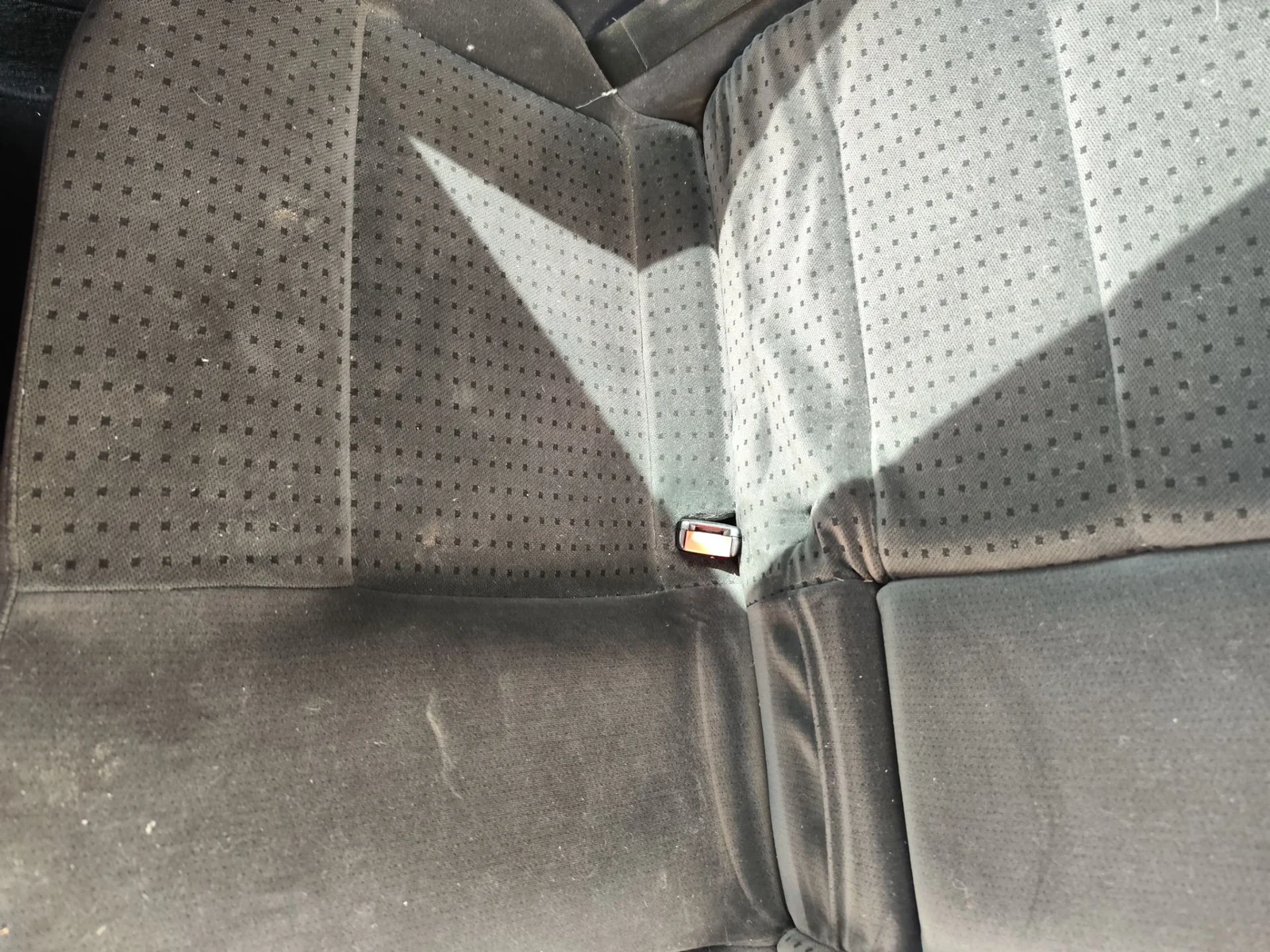 Foto de ENGANCHE CINTURON TRASERO DERECHO VOLKSWAGEN PASSAT VARIANT (3B5) 1.9 TDI (110 CV / 81 KW)