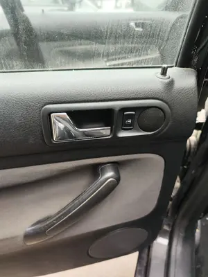 Foto de MANDO ELEVALUNAS TRASERO IZQUIERDO VOLKSWAGEN BORA BERLINA (1J2)(1998) 1.9 TDI (110 CV / 81 KW)