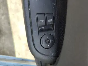 Foto de MANDO ELEVALUNAS DELANTERO IZQUIERDO FORD FOCUS BERLINA (CAP) 1.8 TDCi Turbodiesel CAT (116 CV / 85 KW)