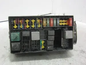 Foto de CAJA RELES / FUSIBLES FORD FOCUS FAMILIAR (CAK) 1.8 16V CAT (116 CV / 85 KW) referencia 2M5T14A067BB