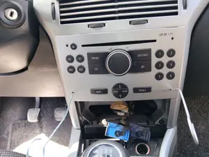 Foto de SISTEMA AUDIO / RADIO CD OPEL ASTRA H GTC 1.9 CDTI (120 CV / 88 KW)