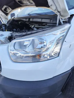 Foto de FARO IZQUIERDO FORD TRANSIT CHASIS CABINA (TTG) 2.0 TDCi CAT (170 CV / 125 KW) foto 2