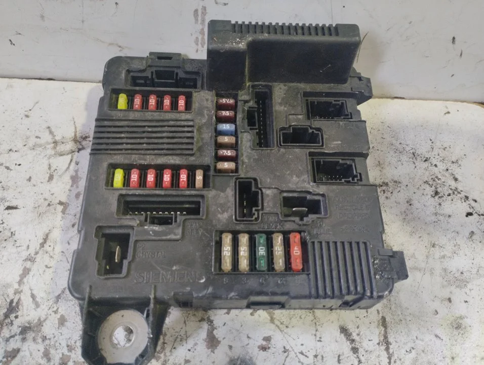 Foto de CAJA RELES / FUSIBLES DAEWOO LANOS 1.5 CAT (86 CV / 63 KW) referencia 96270325