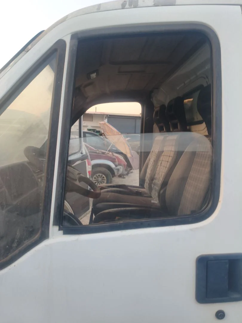 Foto de LUNA DELANTERA IZQUIERDA CITROEN JUMPER FURGÓN 2.5 Diesel (86 CV / 63 KW) referencia 920159