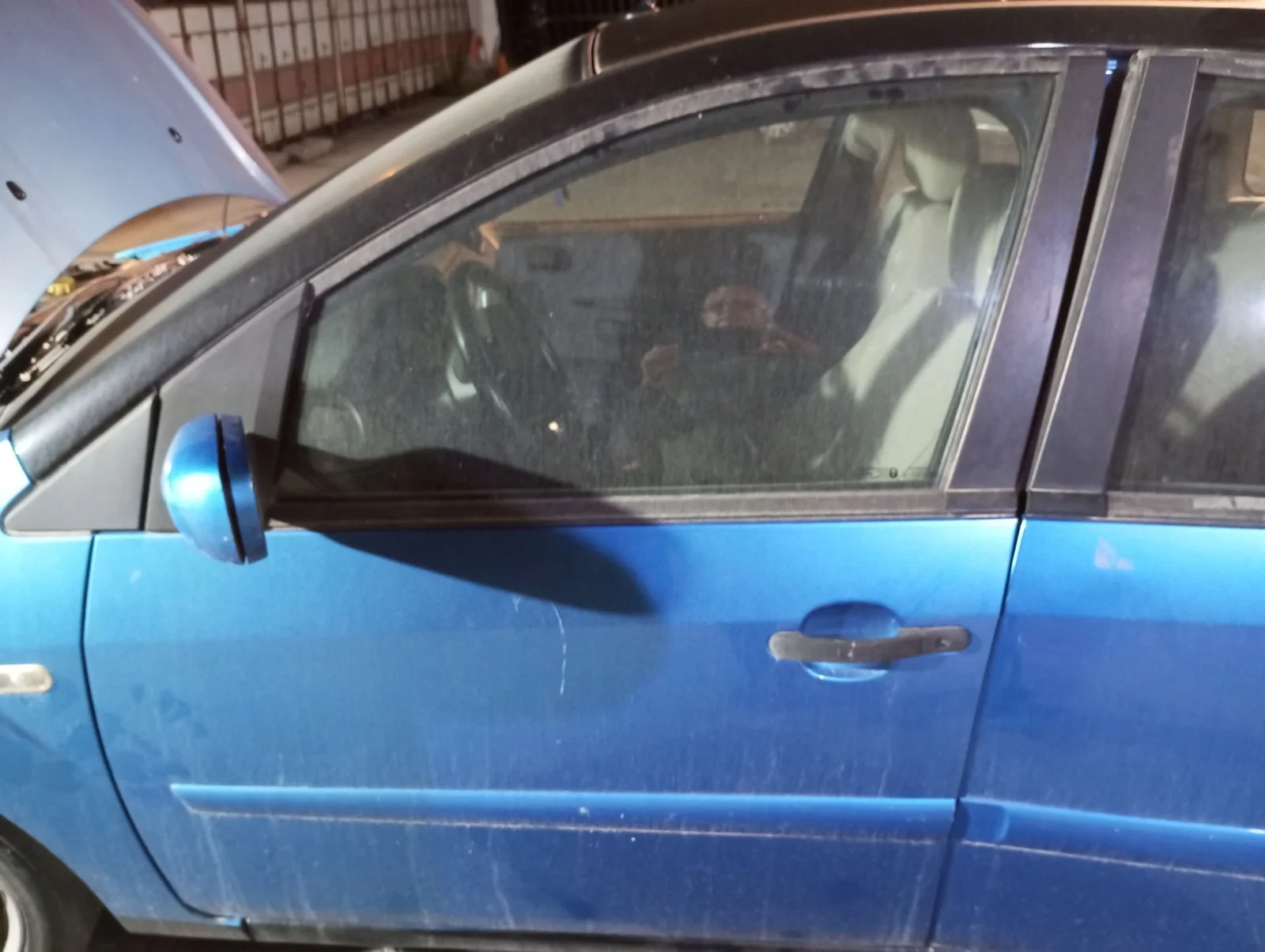 Foto de PUERTA DELANTERA IZQUIERDA FORD FIESTA (CBK) 1.25 16V CAT (69 CV / 51 KW)