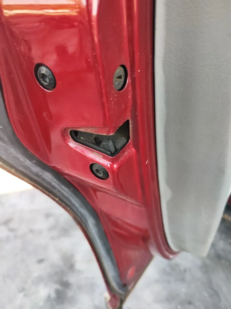 Foto de CERRADURA PUERTA TRASERA IZQUIERDA VOLKSWAGEN PASSAT BERLINA (3B2) 1.9 TDI (116 CV / 85 KW) referencia 3B4839016AL