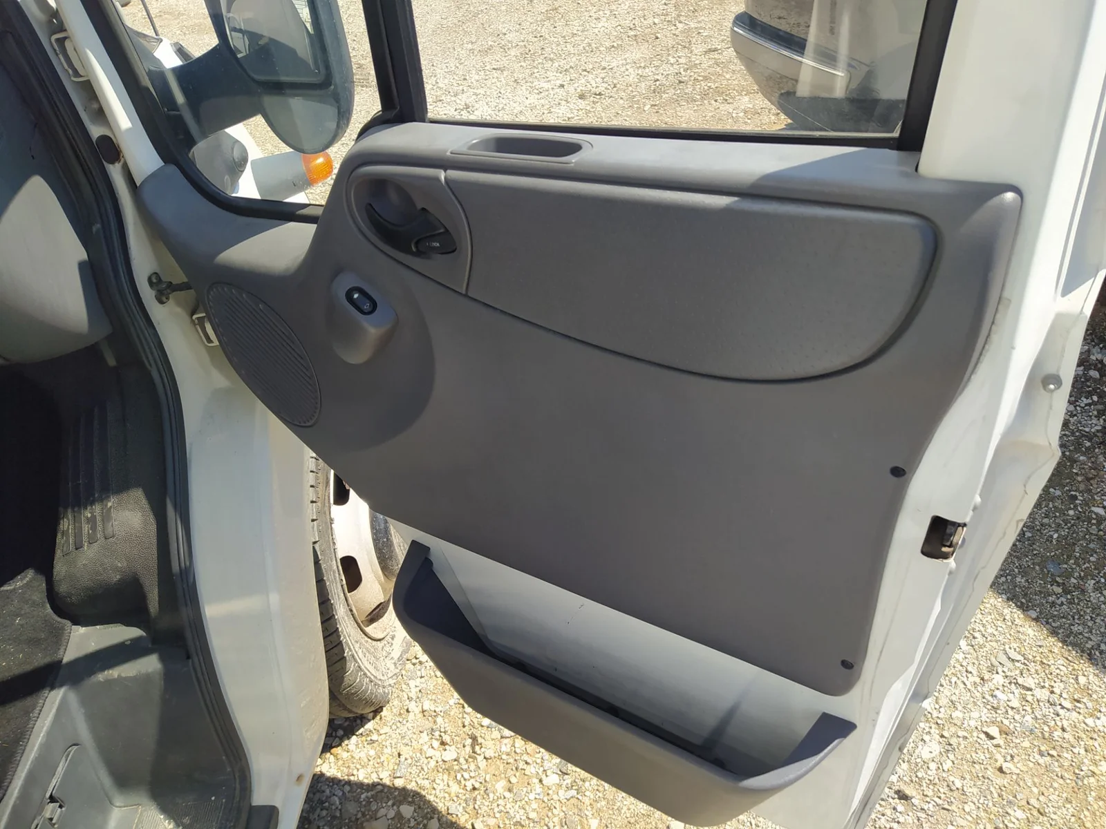 Foto de GUARNECIDO PUERTA DELANTERA DERECHA FORD TRANSIT CAJA ABIERTA (FY) 2.4 TDE CAT (120 CV / 88 KW) referencia 4411628