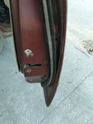Foto de CERRADURA PUERTA DELANTERA DERECHA NISSAN VANETTE (C220) 2.0 Diesel (67 CV / 49 KW)